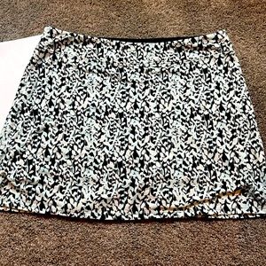 Golf Skort Like new - black turquoise floral w/black short - no pocket sz large